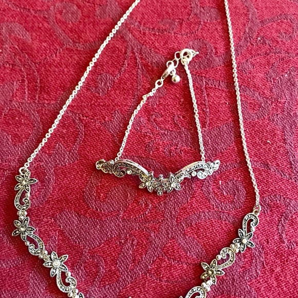 Pretty Necklace and Bracelet Set - Picture 2 of 9